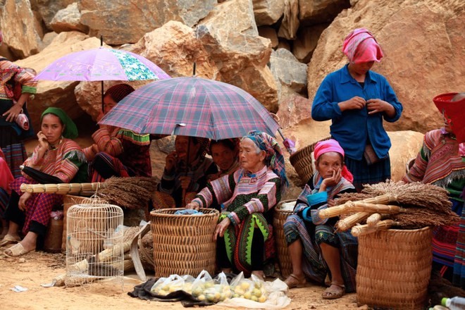 Buon ban ngay sat nhung tang da