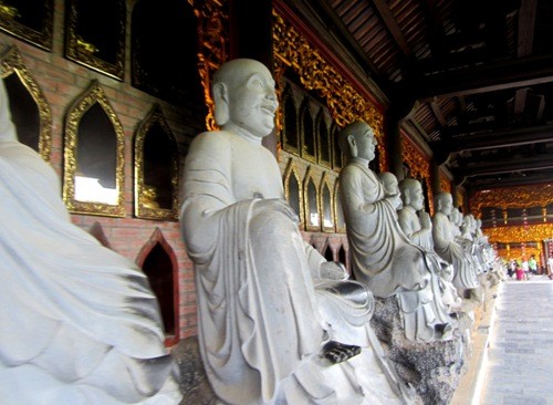 Hành lang La Hán ở chùa Bái Đính
