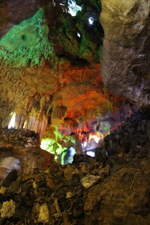 Kham pha dong Thien Ha