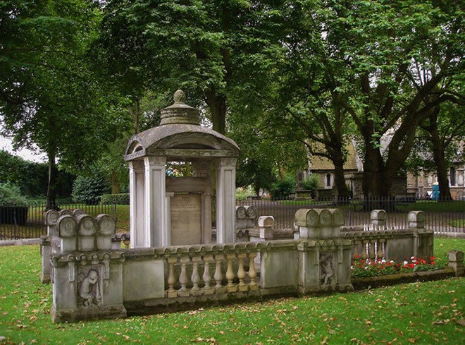 Lang mo o nha tho St Pancras Old Church