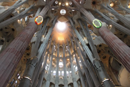 Phia trong nha tho La Sagrada Familia